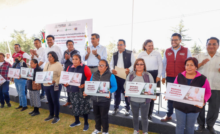 Sergio Salomón pide a familias trabajar sin división partidista, en gira por Chiautzingo