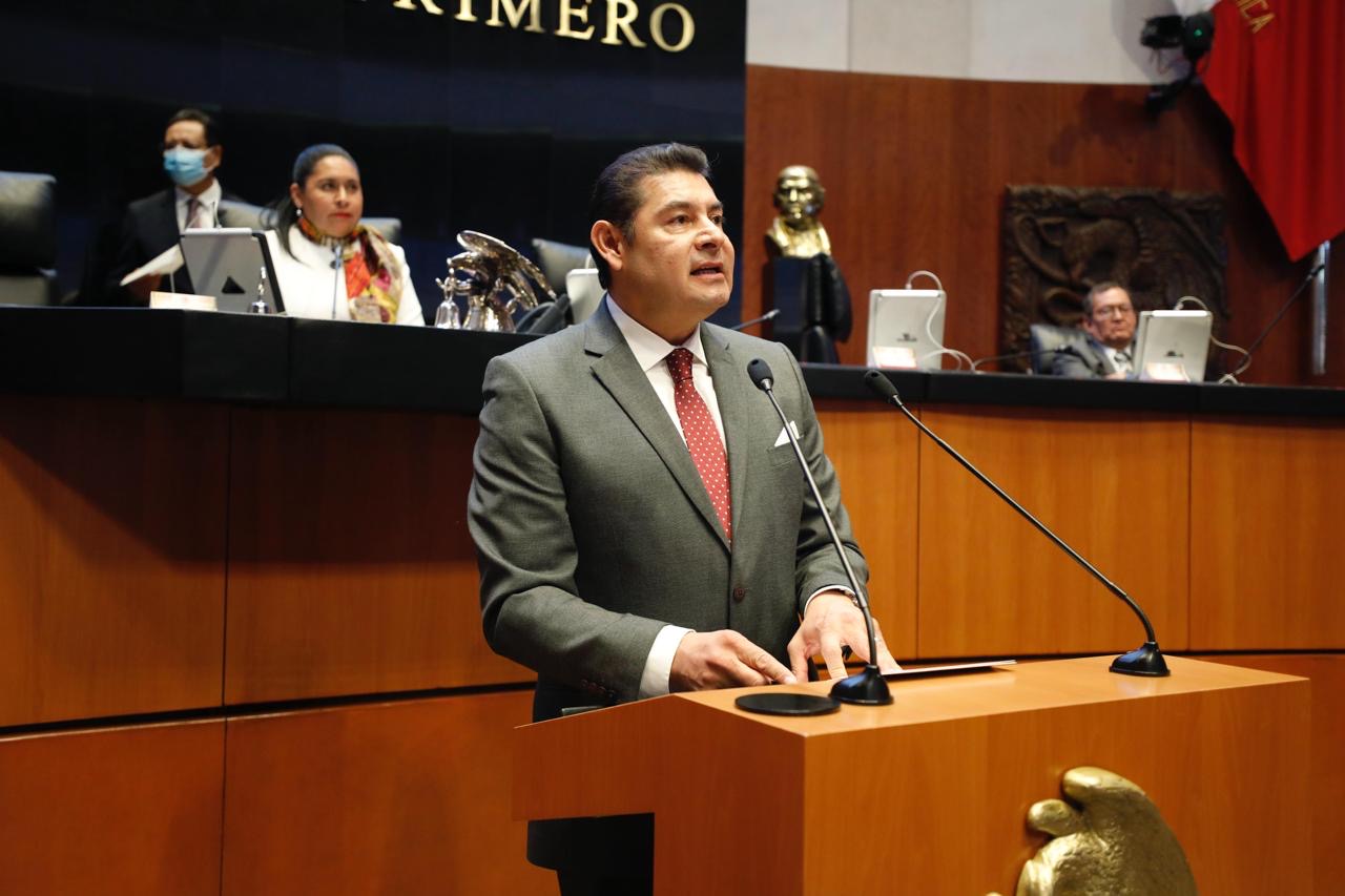 Reconocen trabajo de Alejandro Armenta en último día como senador 