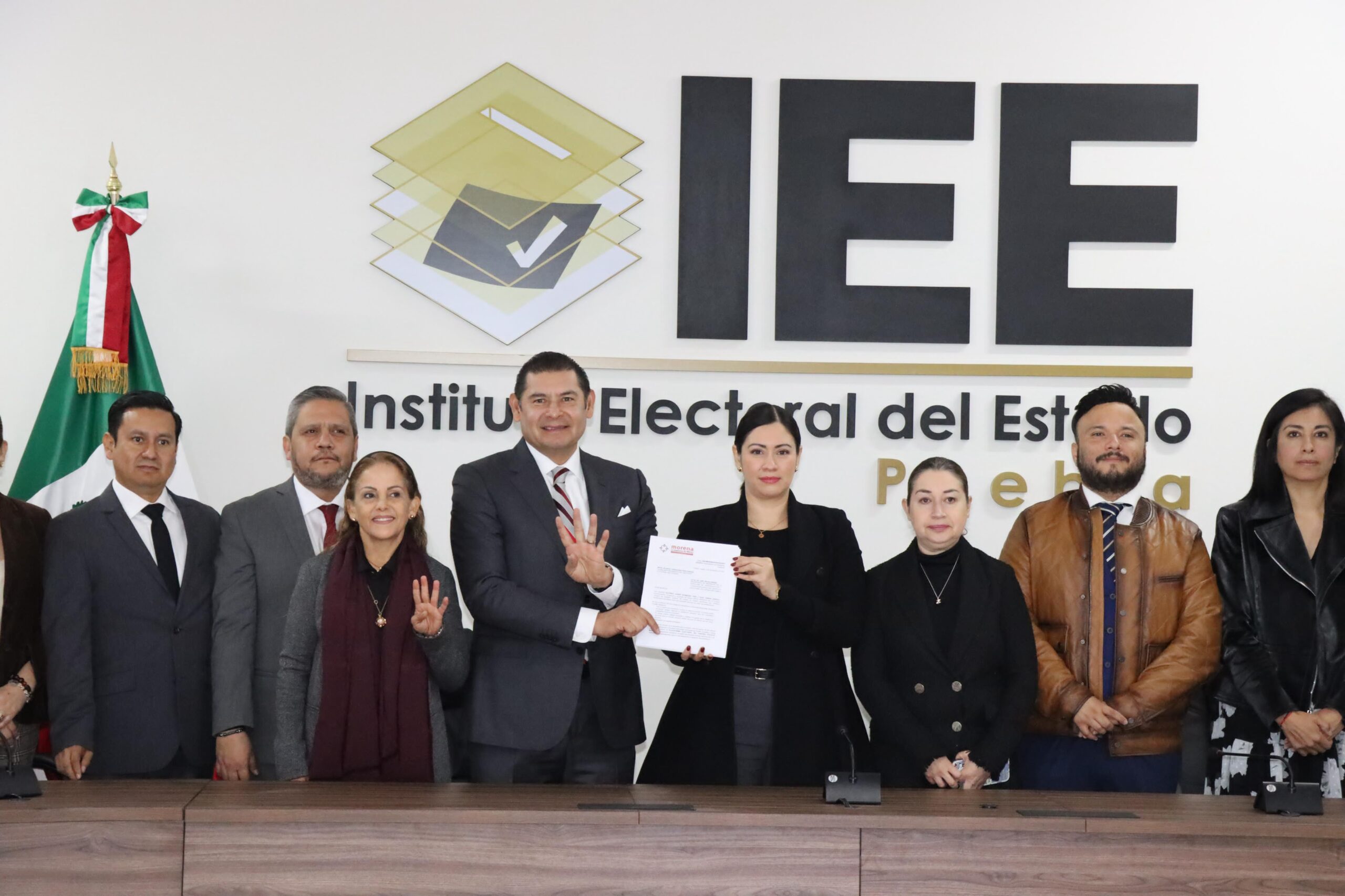 Armenta se registra ante plataforma del IEE como candidato a la gubernatura