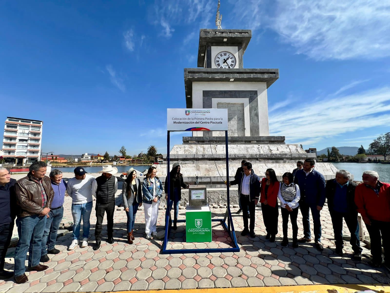 Coloca Lorenzo Rivera primera piedra para modernización de Centro Piscícola