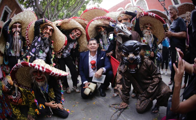 Armenta reconoce la cultura de los pueblos mixtecos