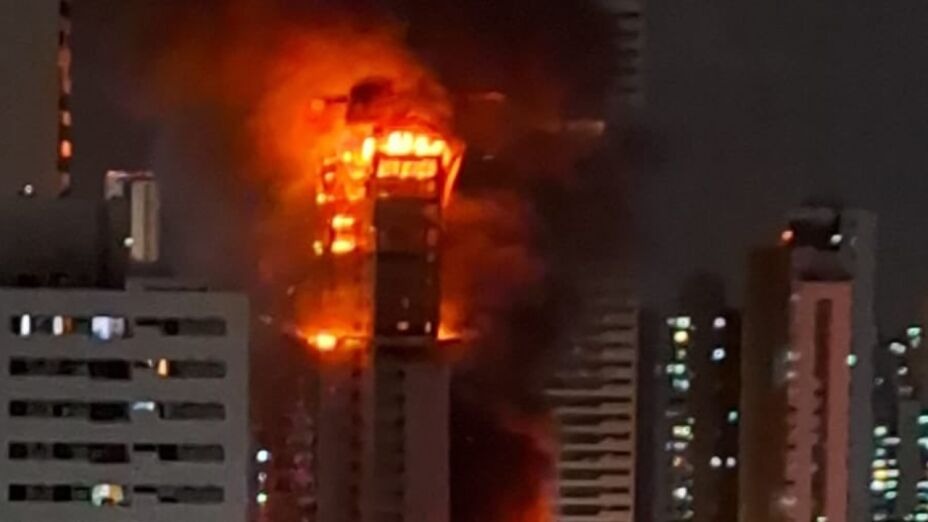 Destroza incendio a torre brasileña Botakin