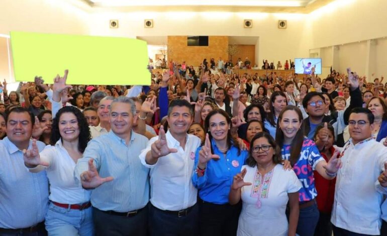 Revela Lalo Rivera a mujeres de Tehuacán que encuestas reportan una tendencia favorable