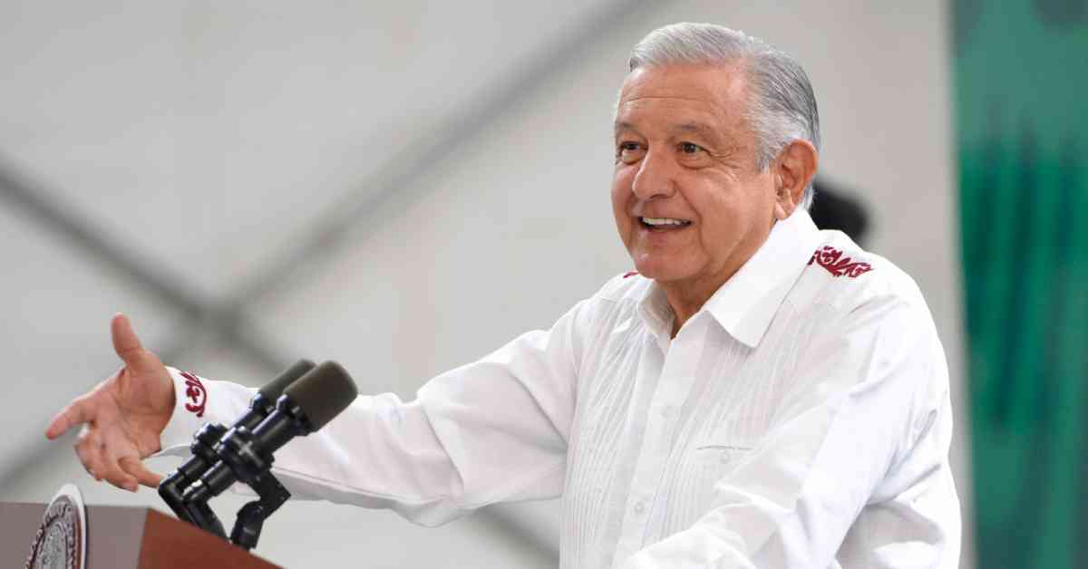 Pide AMLO a feministas “dar la cara” y no cubrirse en marcha