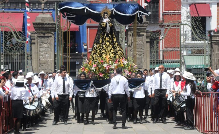 Arzobispo encabeza procesión de Viernes Santo con Sergio Salomón