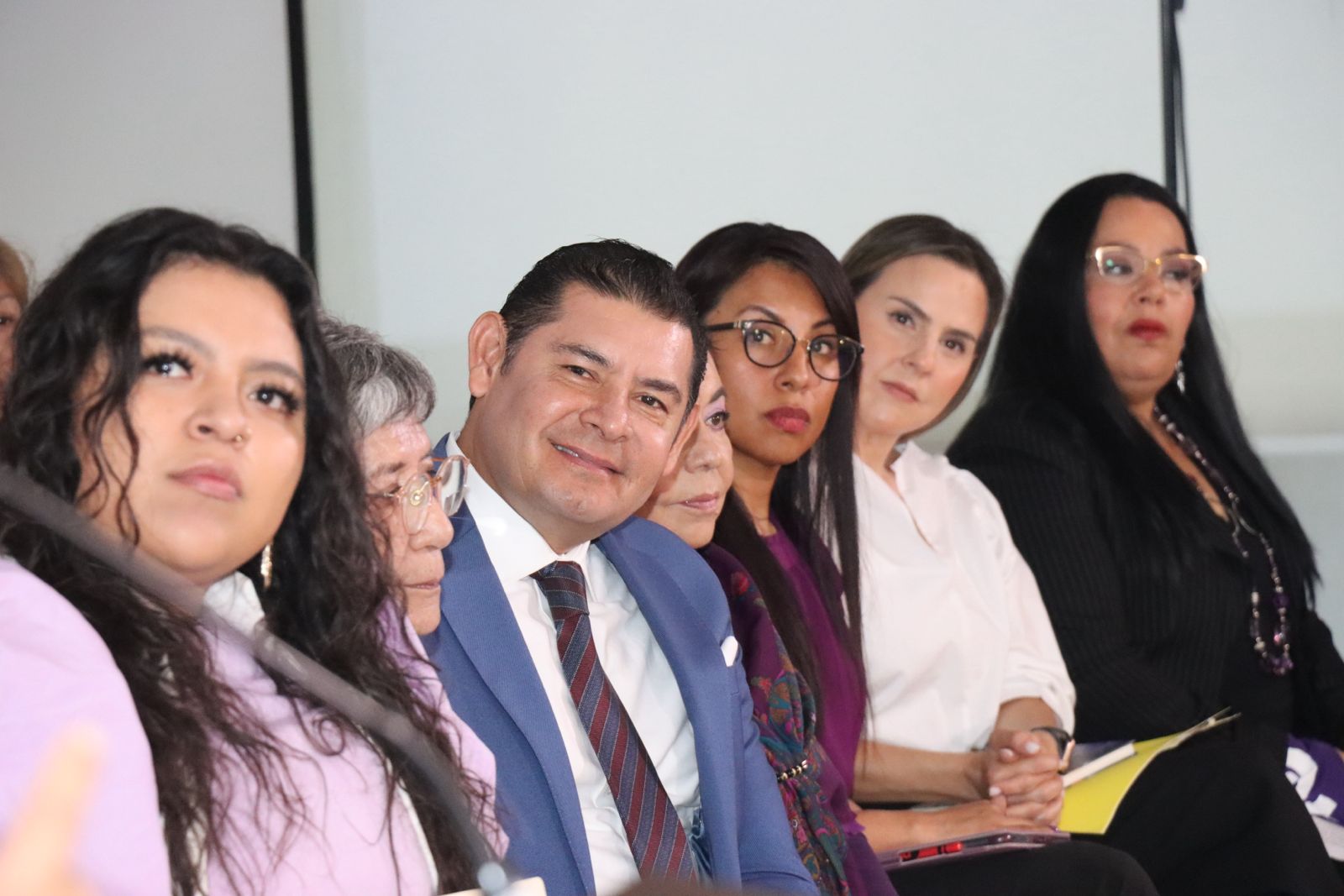 Participa Armenta en conversatorio con mujeres líderes