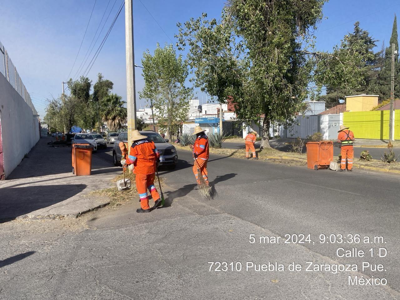 Recolecta ayuntamiento de Puebla 11 toneladas de ceniza