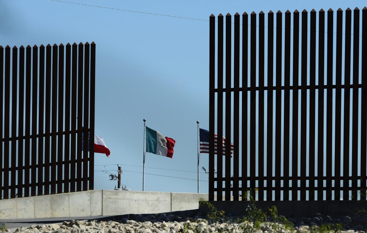 Extiende Corte Suprema la pausa sobre ley de inmigración de Texas