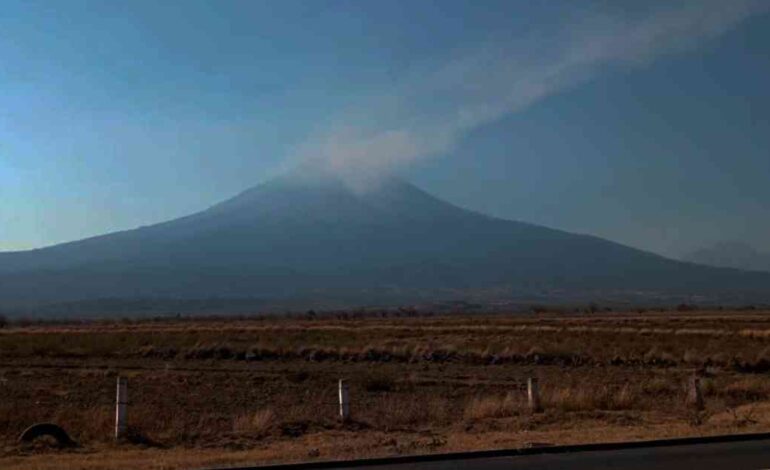 Reporta Popocatépetl 52 exhalaciones en 24 horas