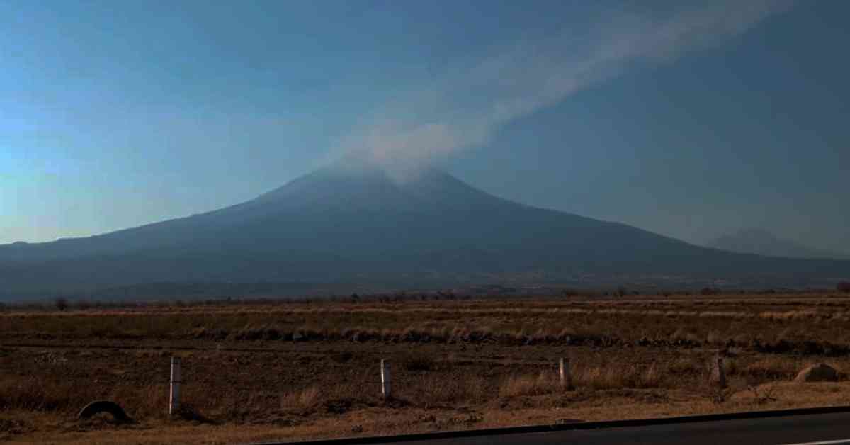 Reporta Popocatépetl 52 exhalaciones en 24 horas