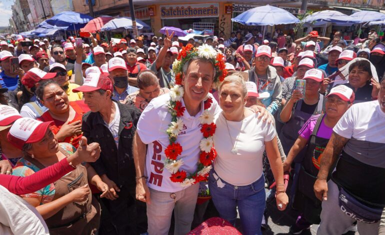 Locatarios del Mercado 5 de Mayo abren las puertas a Pepe Chedraui