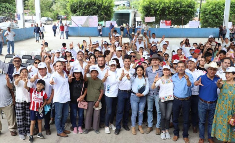 Ofrece Lalo Rivera asesorías a citricultores en la Sierra Norte