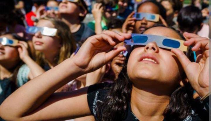 Aumentan búsquedas en Google sobre daños oculares después del eclipse