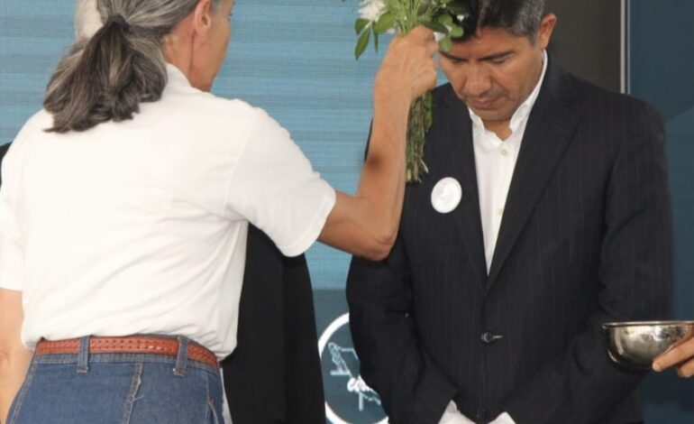 Firma Lalo Rivera Compromiso por la Paz