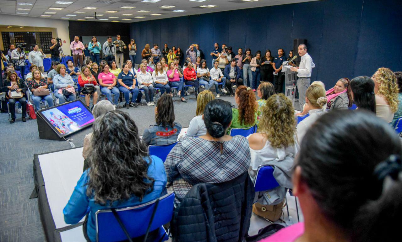 Presenta Mario Riestra Eje Mujeres