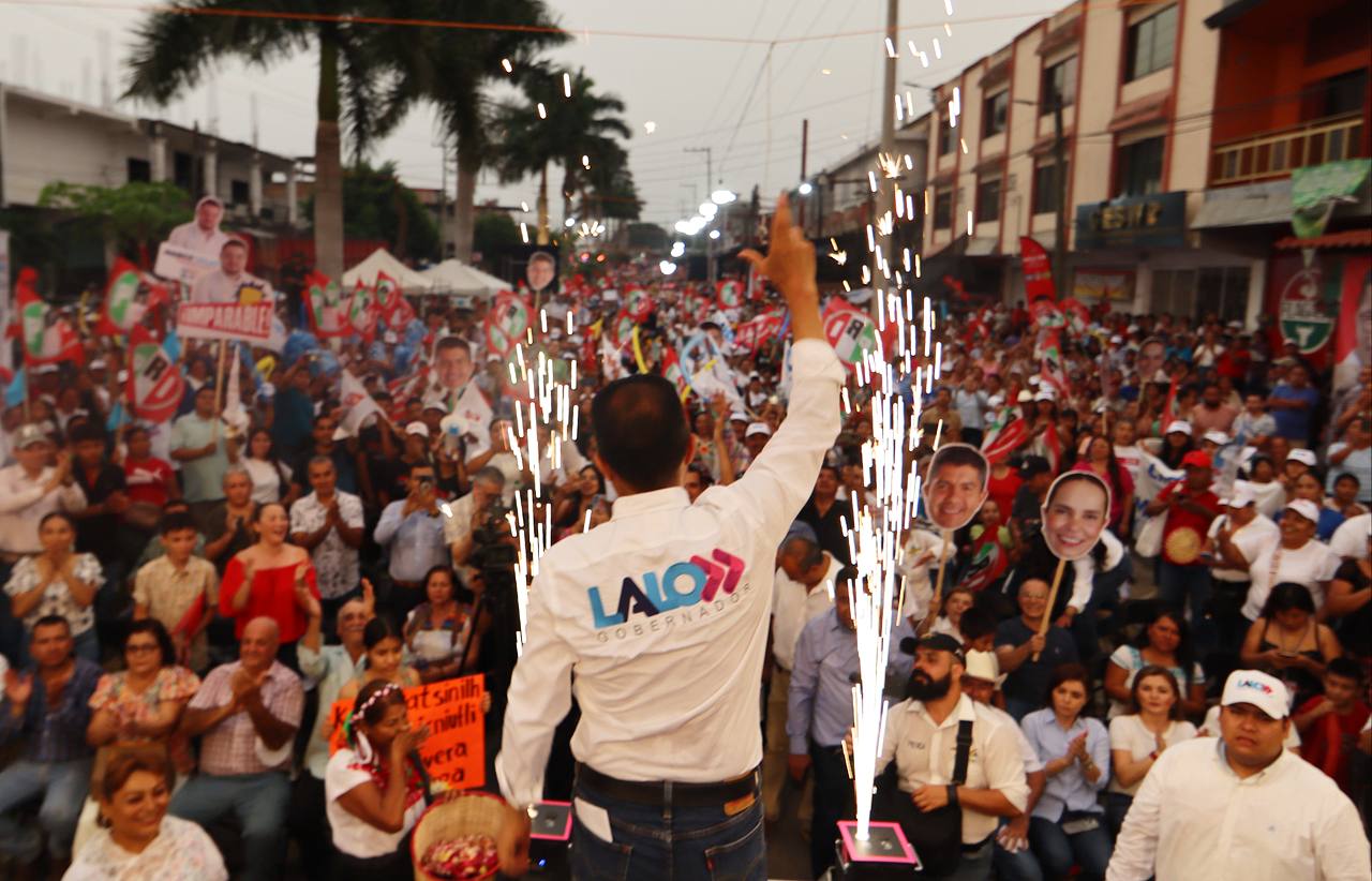 Dan bastón de mando a Lalo Rivera en Venustiano Carranza