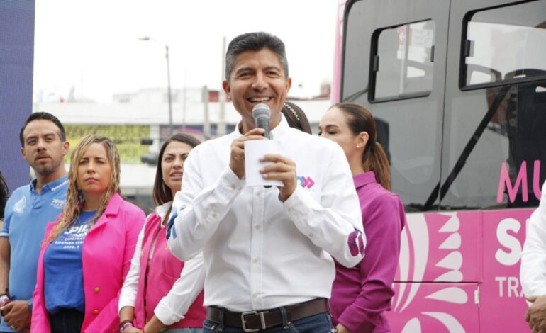 Presenta Lalo Rivera «Transporte Rosa»