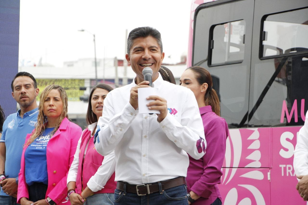 Presenta Lalo Rivera «Transporte Rosa»