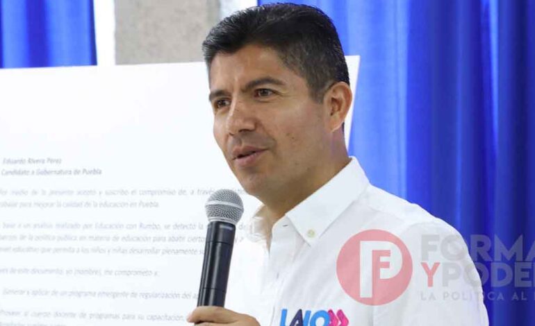 Firma Eduardo Rivera compromiso por la educación