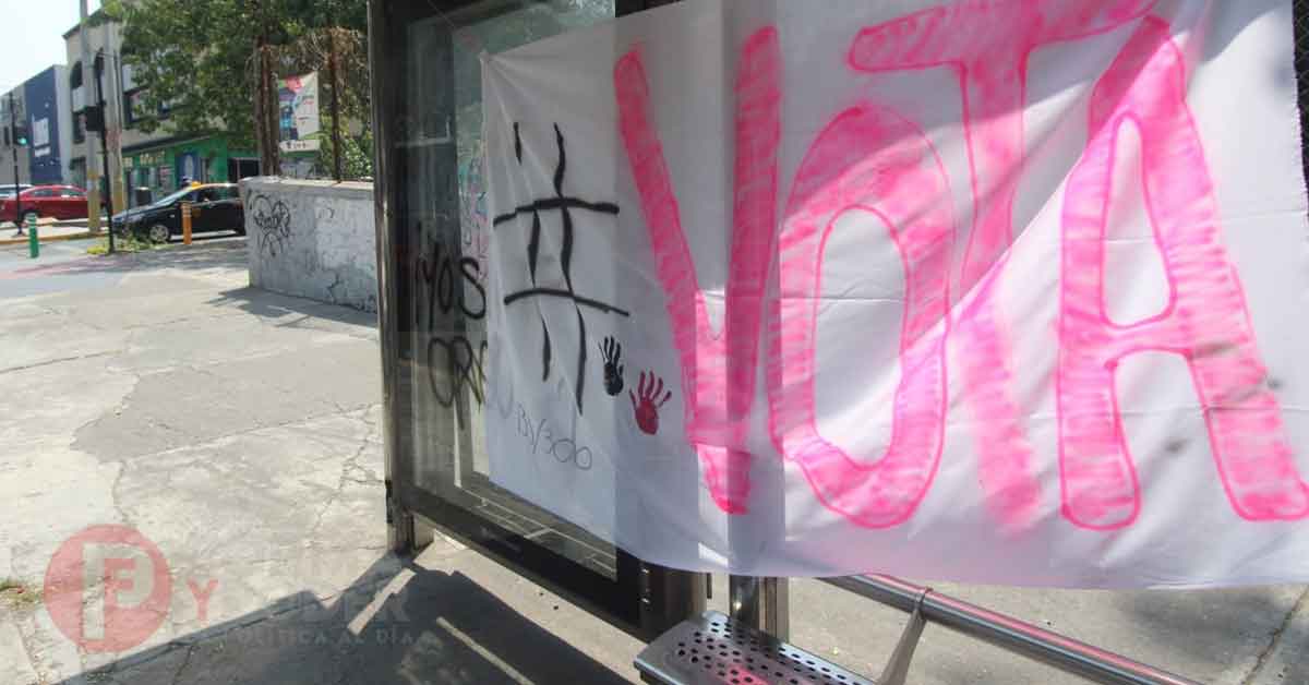 Colocan mantas en paraderos para pedir salir a votar el 2 de junio