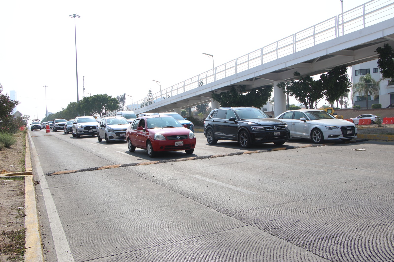 Instalan reductores de velocidad en Vía Atlixcáyotl