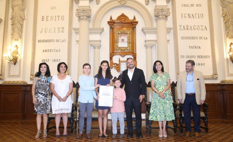 Reconoce Ayuntamiento de Puebla a la familia Irigoyen Sánchez