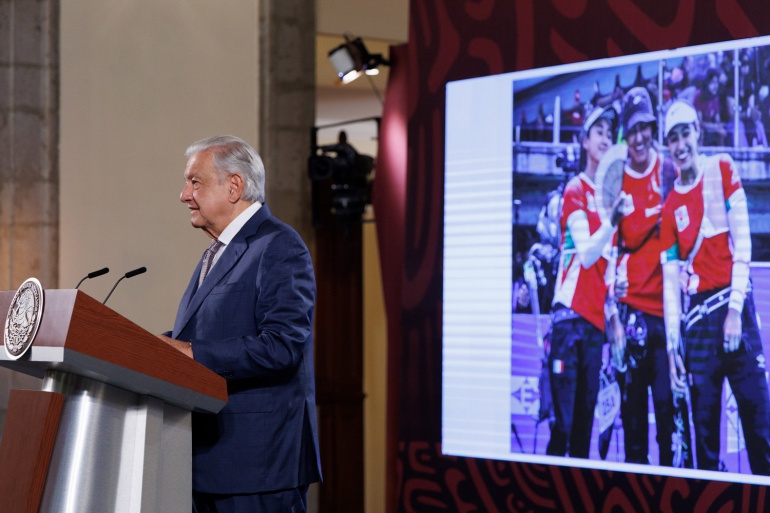 Felicita presidente a mexicanas por bronce en tiro con arco por equipos