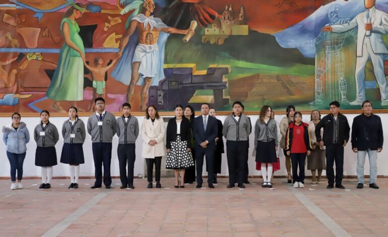 Encabeza Tlatehui ceremonia cívica de julio