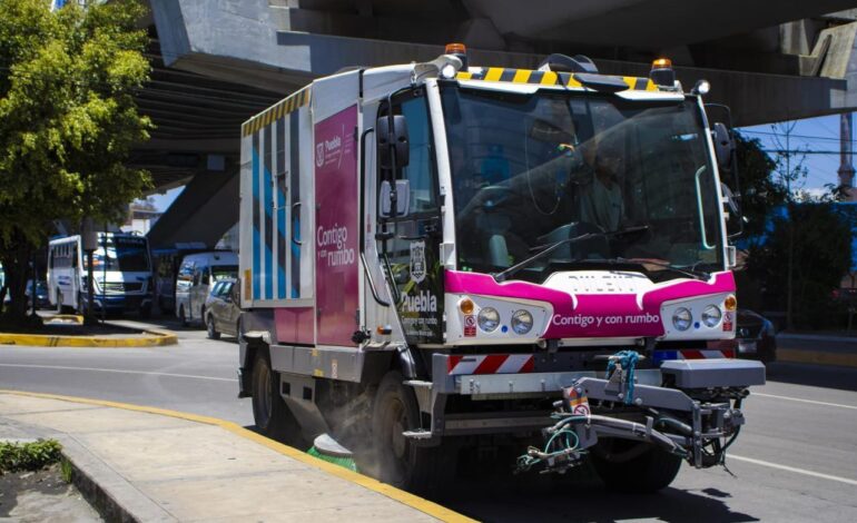 Limpian más de 18 mil kilómetros de vialidades en Puebla capital