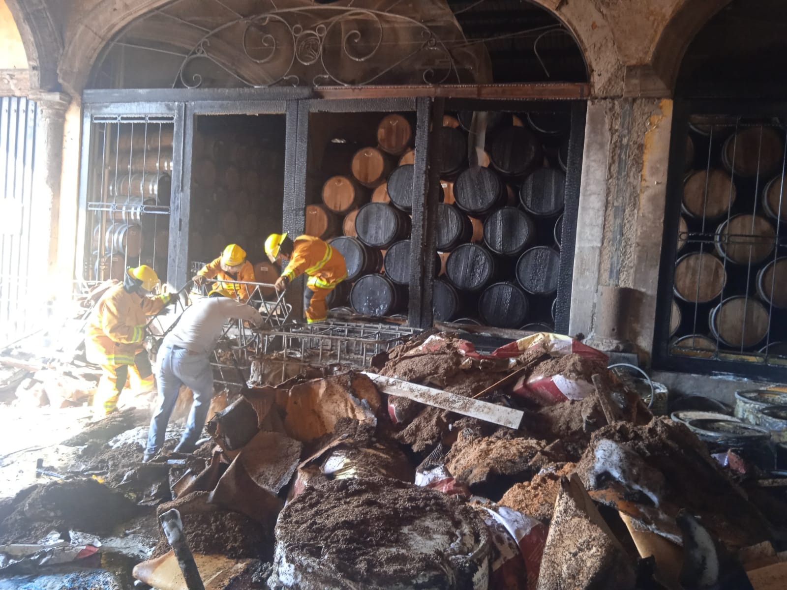 Suman seis muertos tras explosión en destilería José Cuervo, en Jalisco