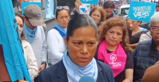 Agrupación pro-vida se manifiesta en el Congreso del Estado de Puebla