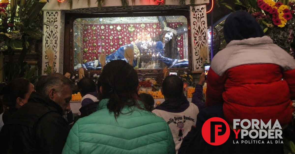 Pese al mal clima, celebran al Señor de las Maravillas