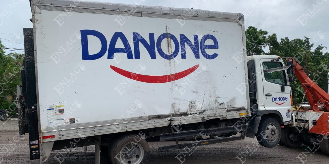 Camión de la empresa Danone volcó en la carretera Izúcar – Cuautla