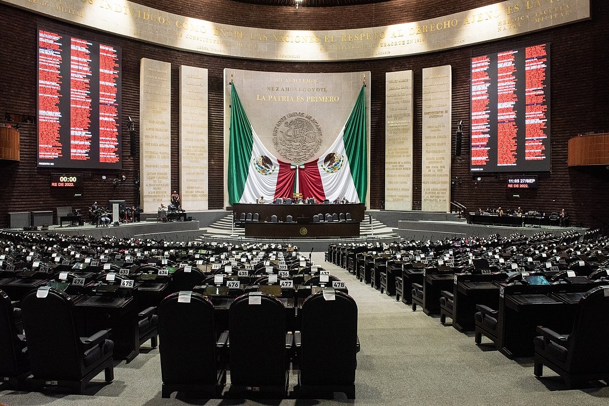 De Gerardo Fernández Noroña y su toma de protesta como presidente del Senado