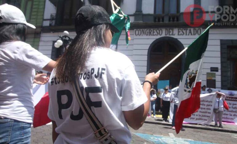 Trabajadores del Poder Judicial se manifiestan a las afueras del Congreso del Estado