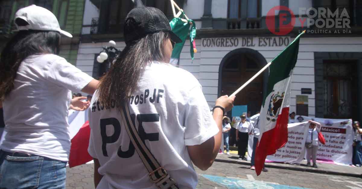 Trabajadores del Poder Judicial se manifiestan a las afueras del Congreso del Estado