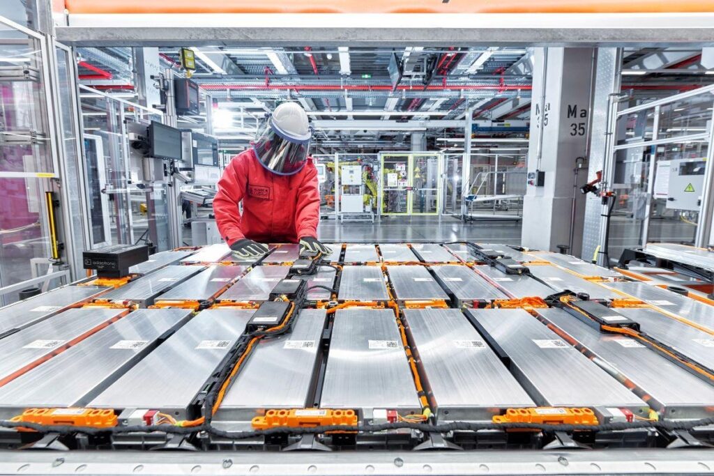 La situación es tensa en la planta de Audi en Bruselas, Bélgica, y los trabajadores están preocupados por lo que sucederá con sus puestos laborales.