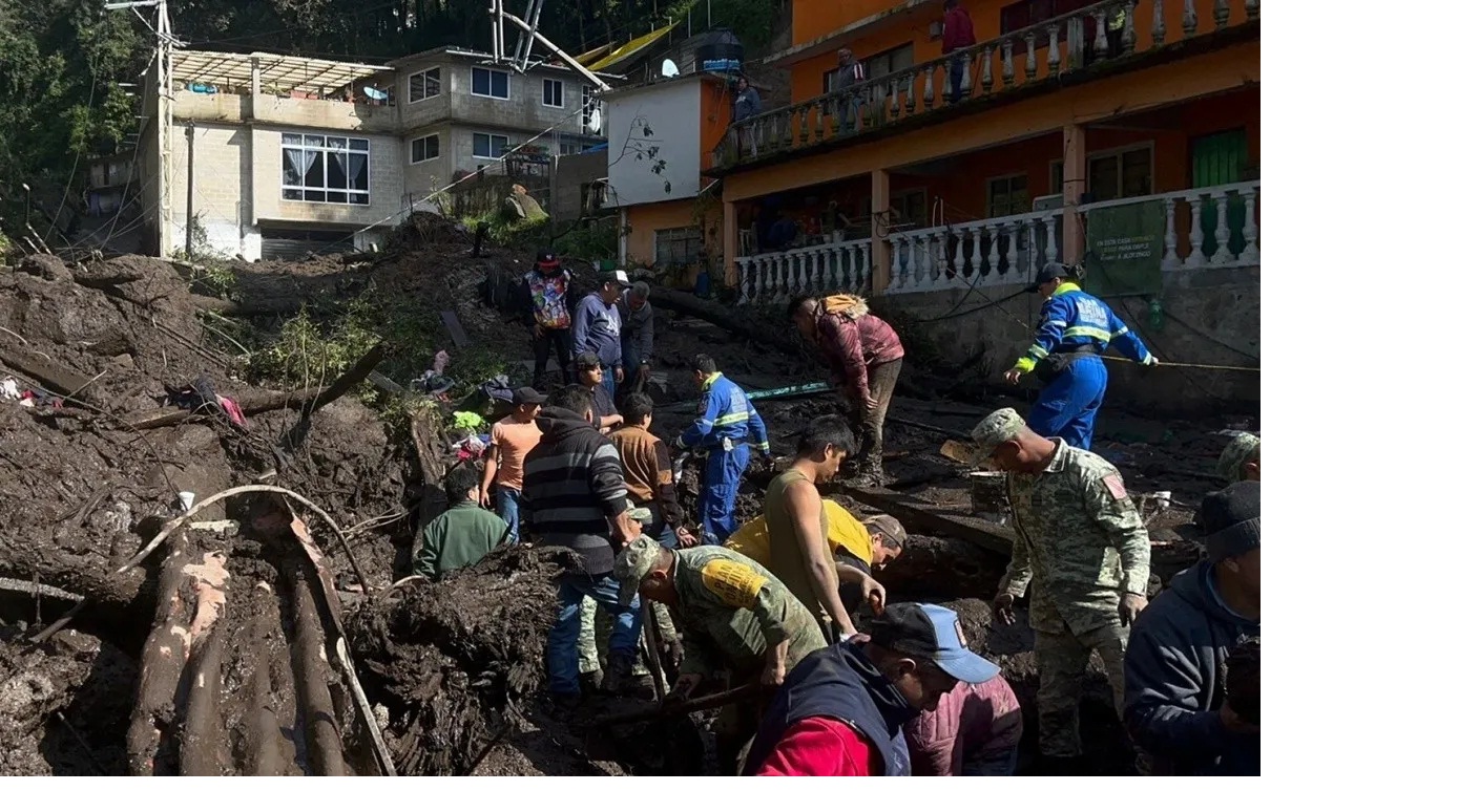 Van tres muertos por derrumbe en cerro de Edomex