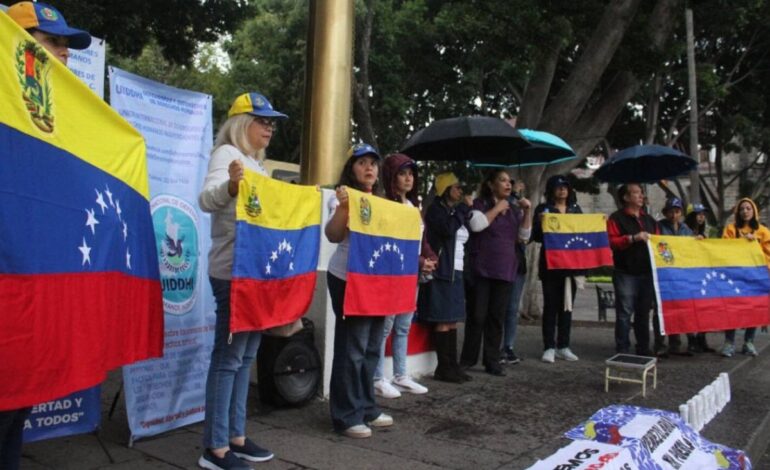 Exigen venezolanos en Puebla se vaya Maduro