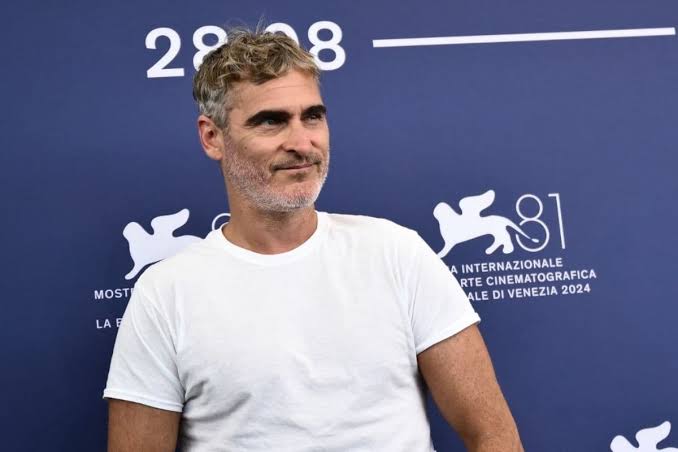 Elude Joaquin Phoenix responder sobre su salida de película gay