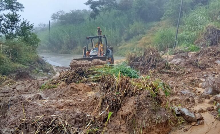 Atienden emergencia de deslaves provocados por las lluvias en al interior del estado de Puebla