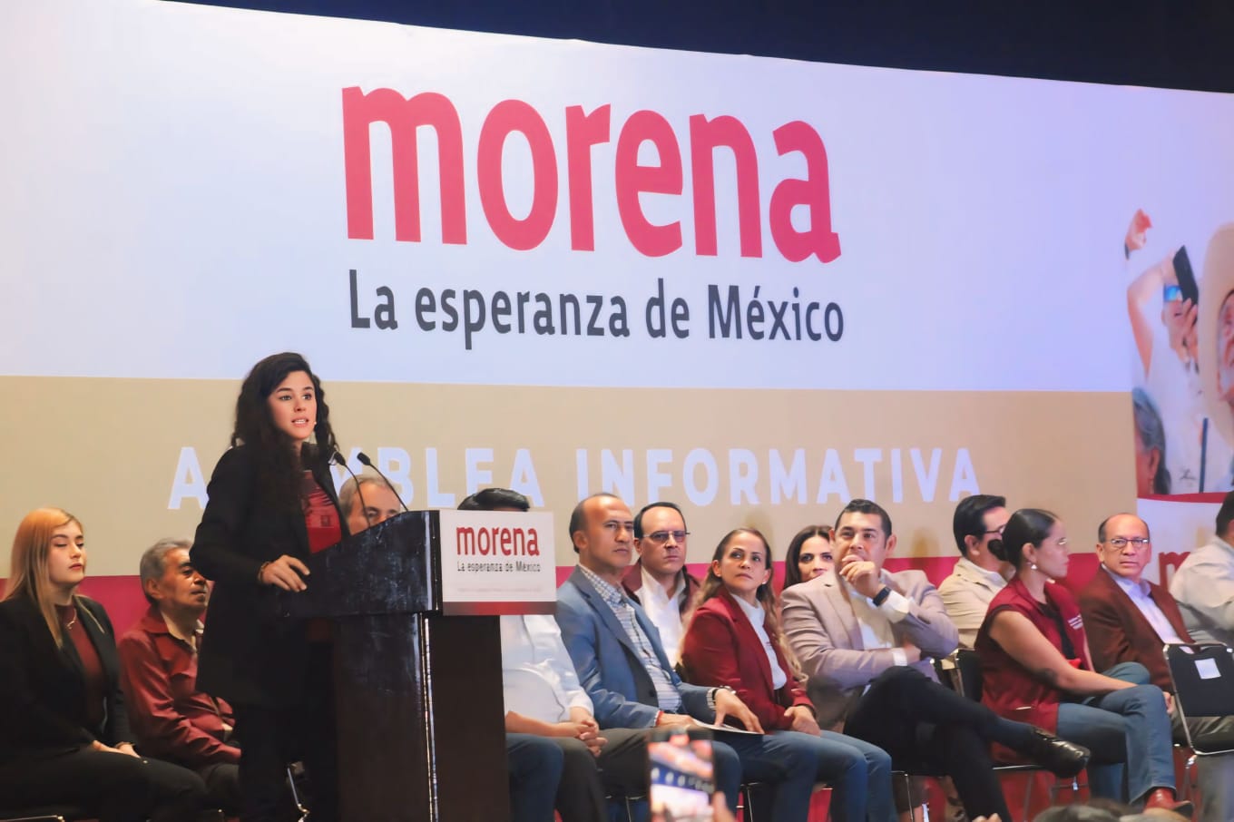 Luisa Alcalde se reúne con militancia poblana de Morena