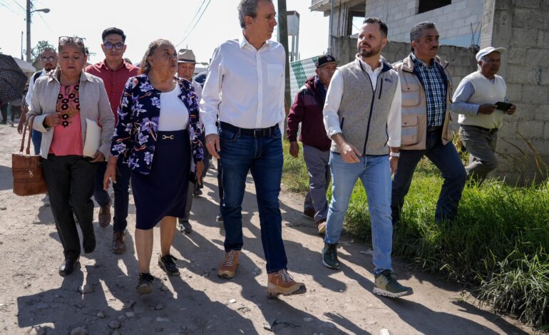 Gobierno de Pepe Chedraui inicia pavimentación de calles en Amalucan y El Salvador