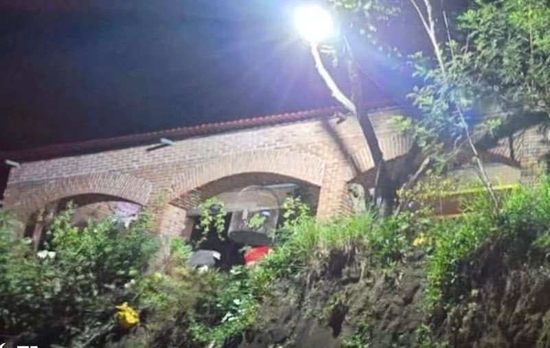 Encuentran cuerpos de dos mujeres en restaurante de Tierra Blanca