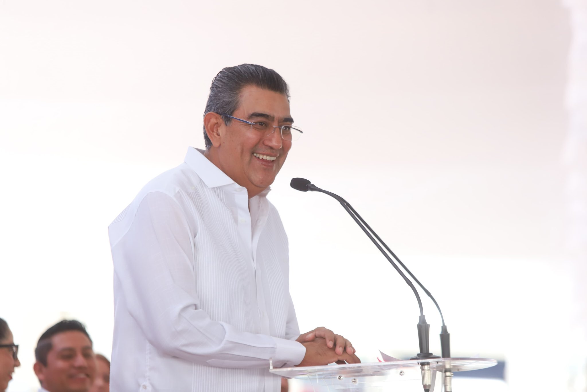 Gobernador Sergio Salomón confirma que se someterá a cirugía de la vista