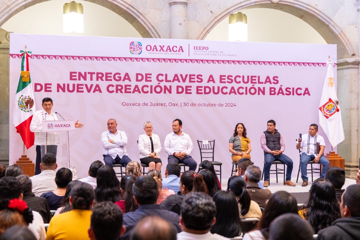 Avance educativo en Oaxaca: Entrega de claves a nuevas escuelas