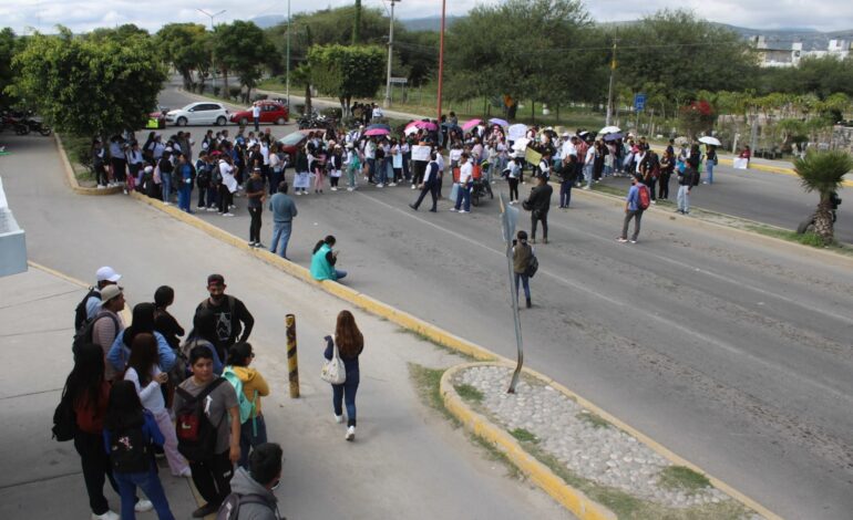 Acusan alumnos de la UPN Tehuacán desvío de recursos