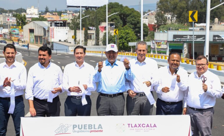 Entrega gobernador Sergio Salomón el Paso Superior Vehicular de la Central de Abasto