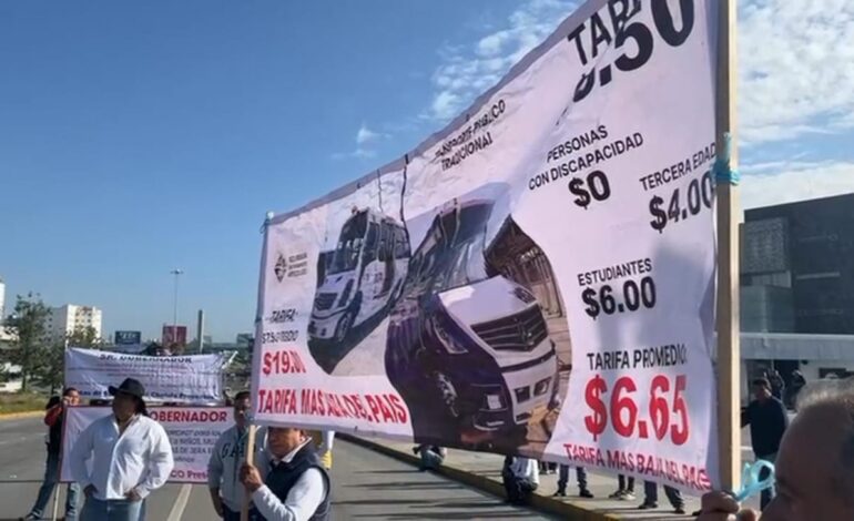 Transportistas vuelven a manifestarse, ahora toman el CIS de Angelópolis