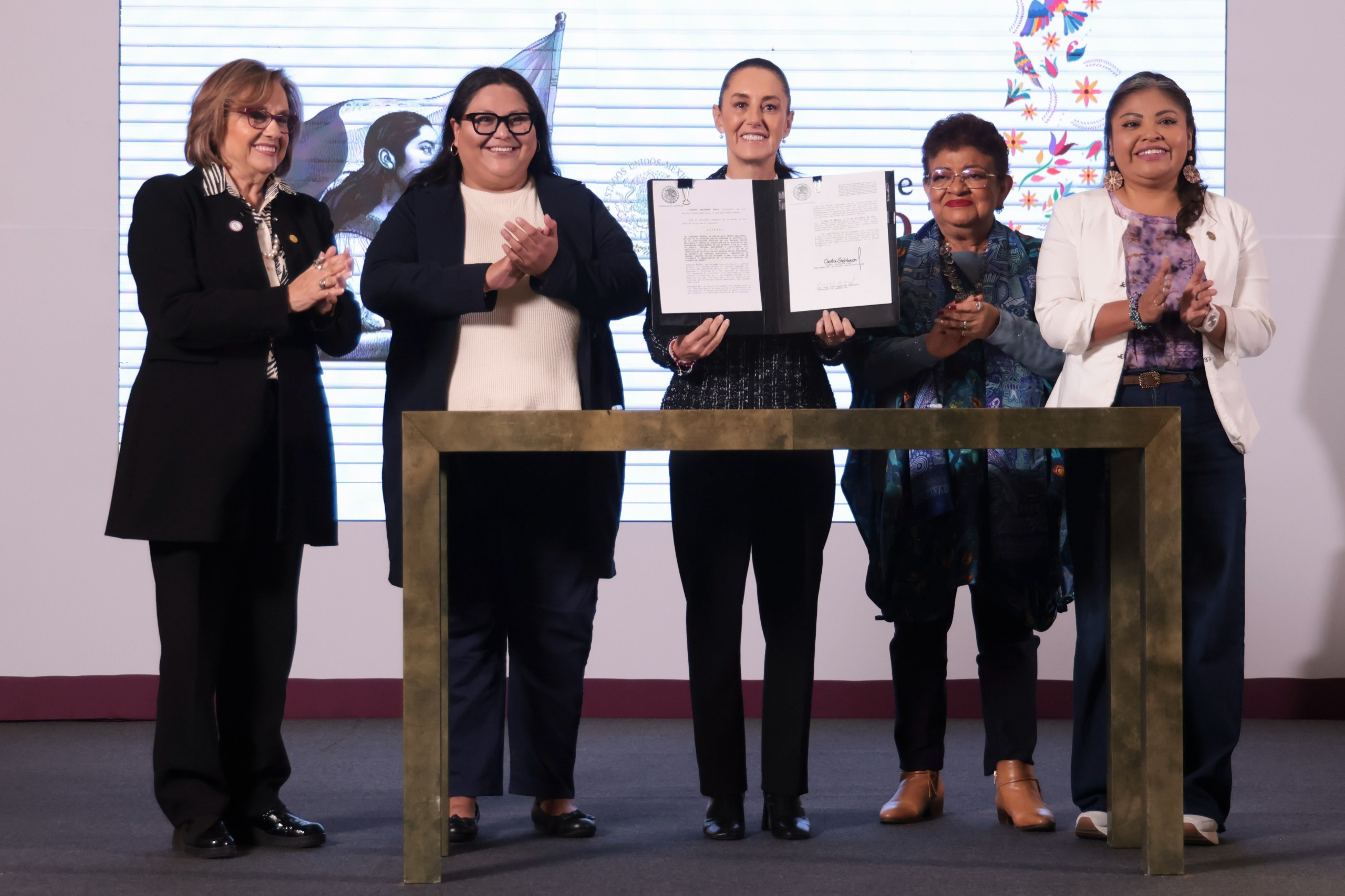 Firma presidenta Sheinbaum decreto que garantiza la igualdad sustantiva de las mujeres en la constitución